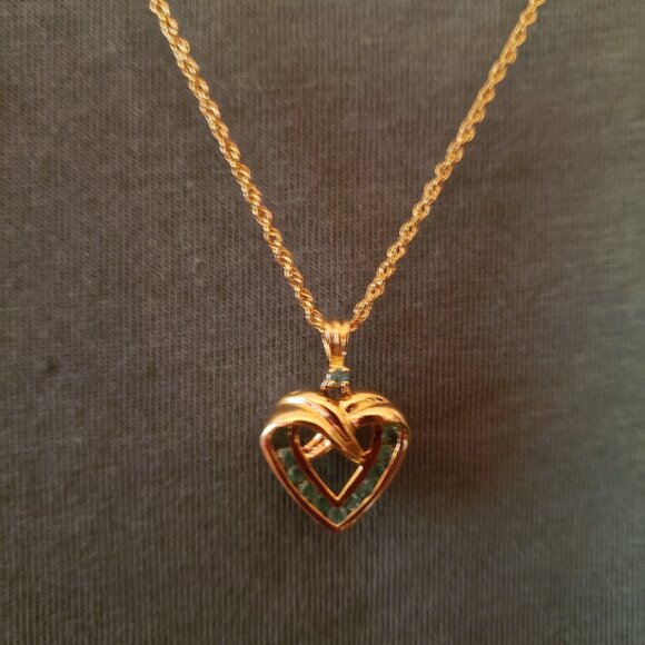 Danbury  Mint gold toned tiered heart necklace Its A GREAT Gift. - Picture 2 of 5